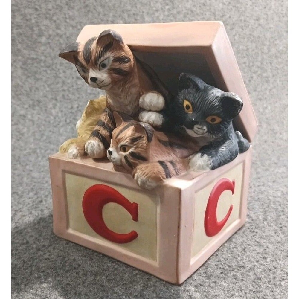 VTG 1981 Cats In The Box Figurine Music Box By Mann Plays Memories Kittens Rare